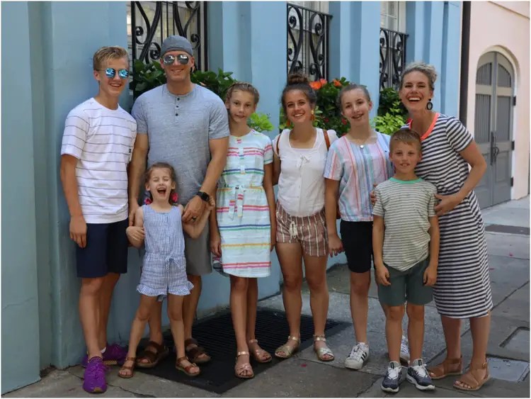 8 Passengers Mom Arrested for Child Abuse